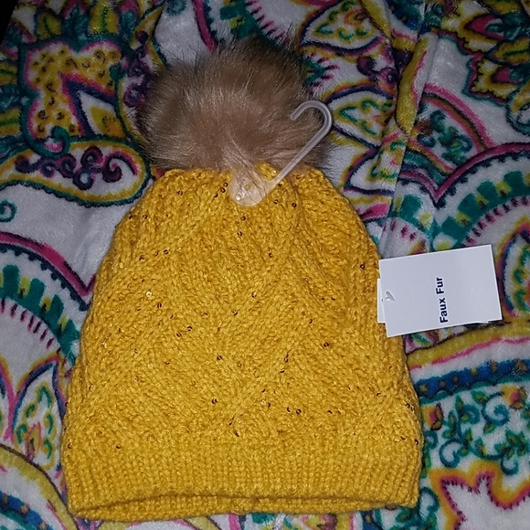 Old Navy Accessories - Beanie with Faux Fur Pom Pom